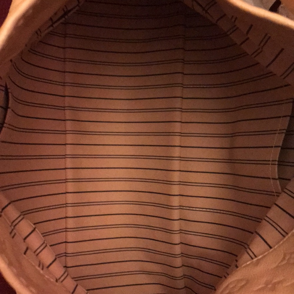 Authentic Louise Vuitton Artsy Gm - Picture 7 of 11